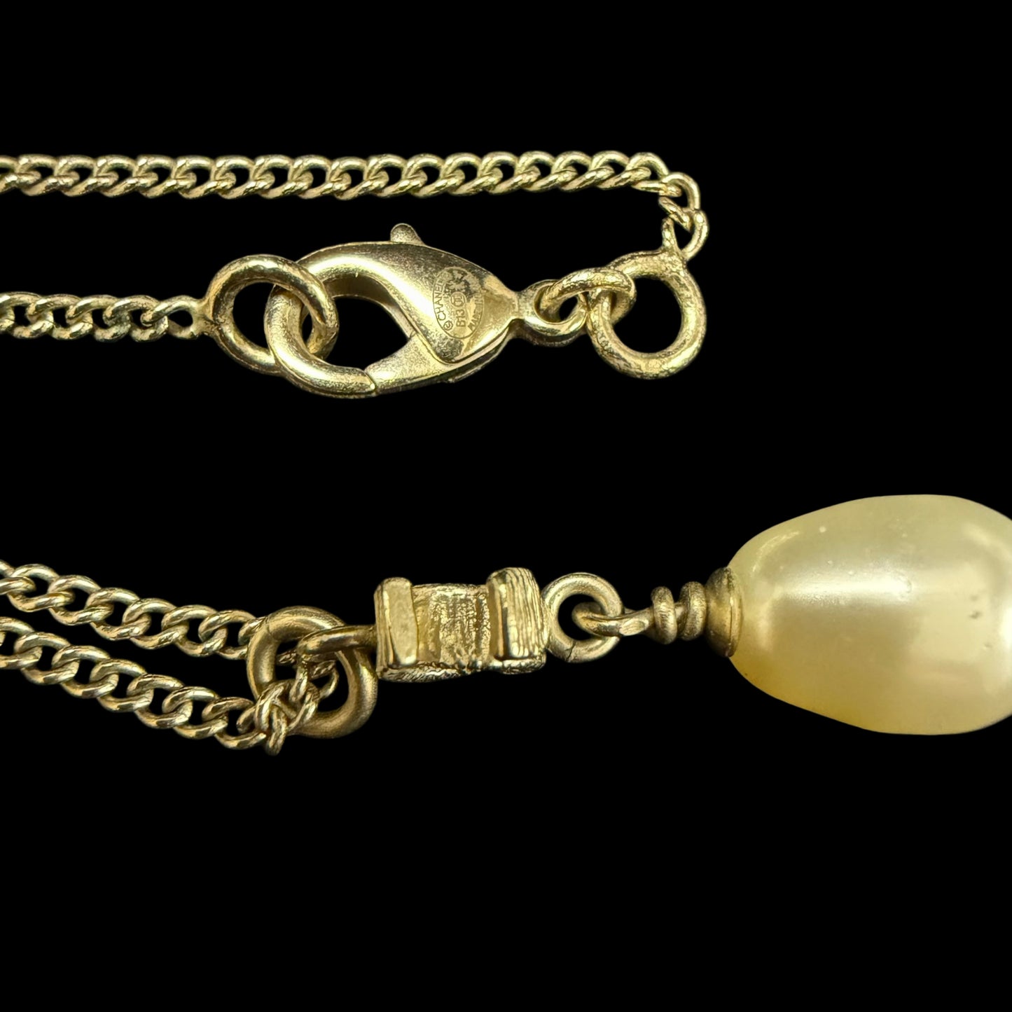 CHANEL CC Logo Irregular Baroque Pearl Drop Necklace Gold Tone Metal Thin Chain Elegant Classic Vintage Design