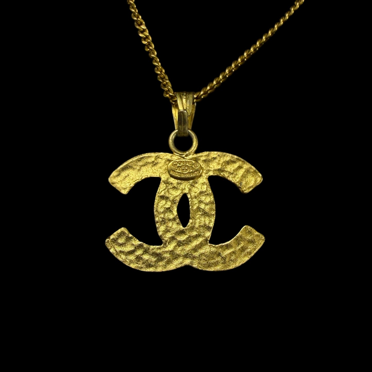 CHANEL CC Logo Black Enamel Pendant Necklace Gold Tone Metal Thin Snake Chain Vintage Classic Elegant Design