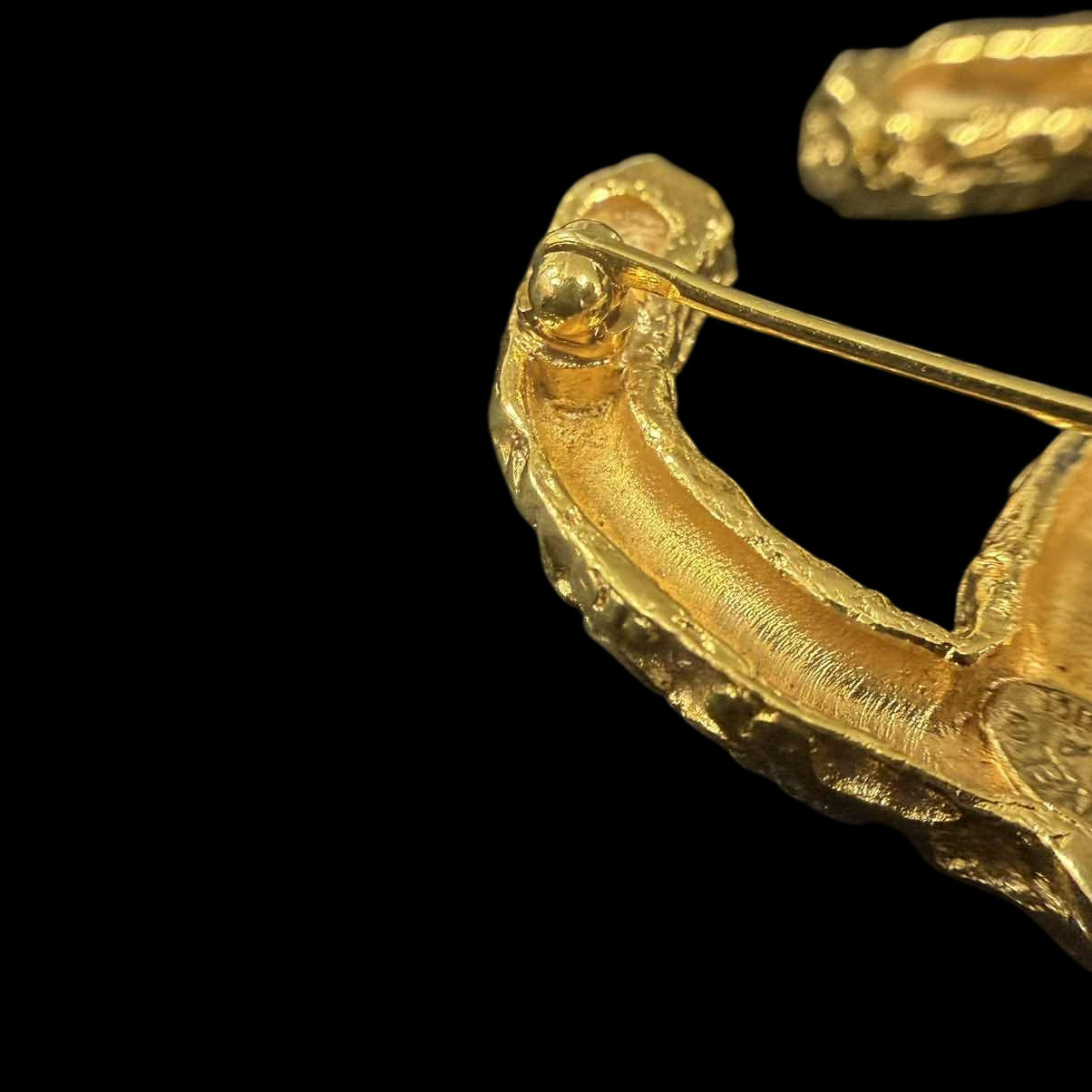 CHANEL CHANEL Brooch, Gold Hardware, CHANEL Gold Alloy Brooch
