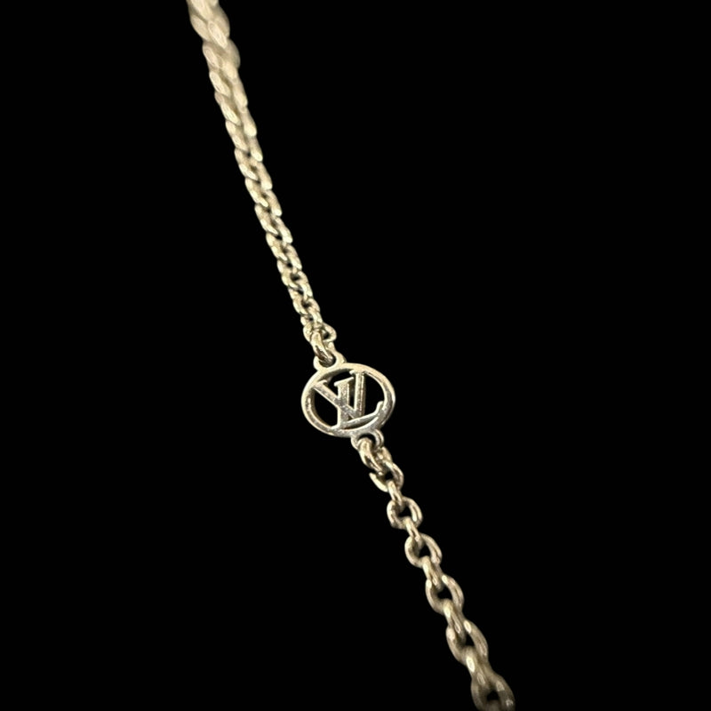 LOUIS VUITTON Essential V Logo Pendant Necklace Silver Alloy Hardware