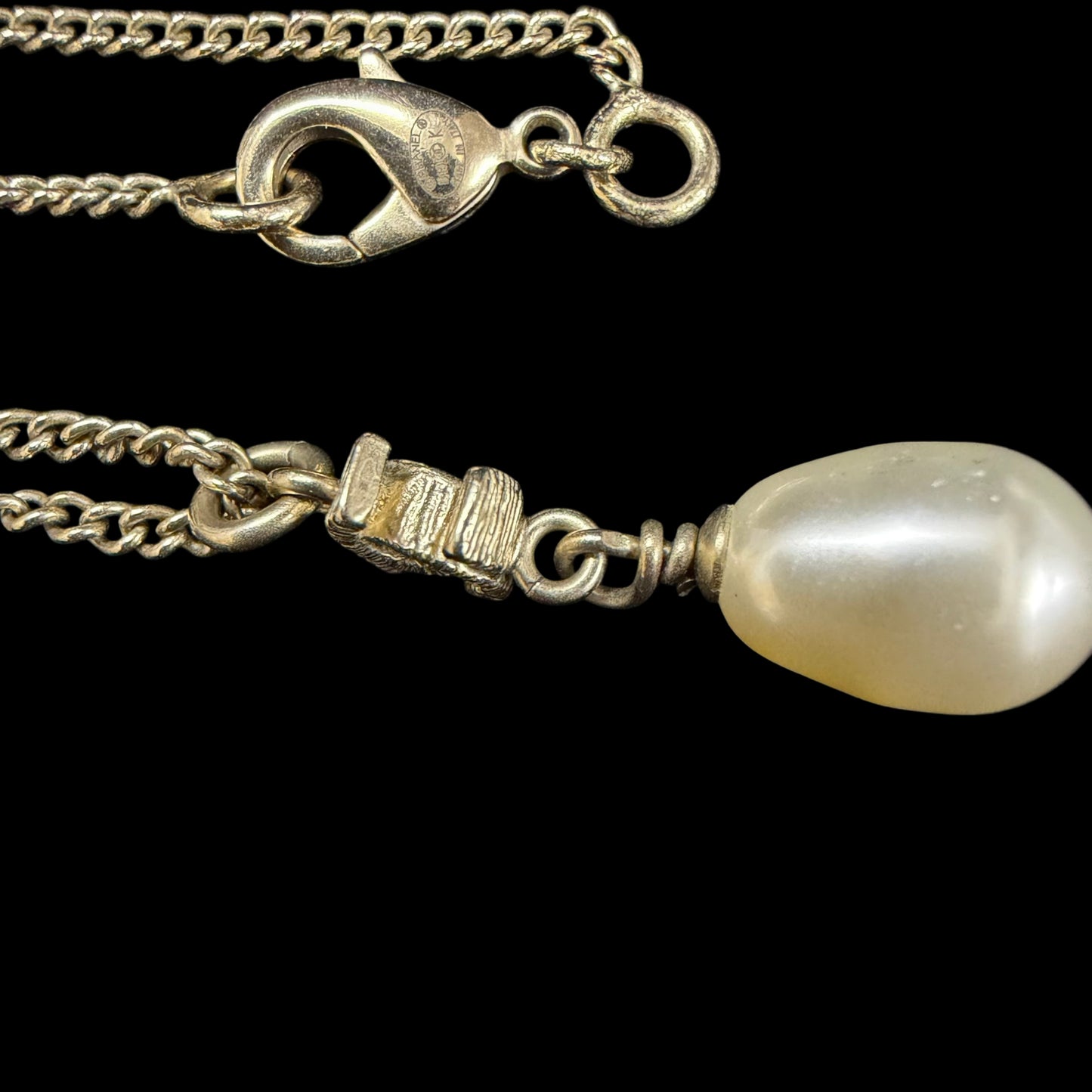 CHANEL CC Logo Irregular Baroque Pearl Drop Necklace Gold Tone Metal Thin Chain Elegant Classic Vintage Design