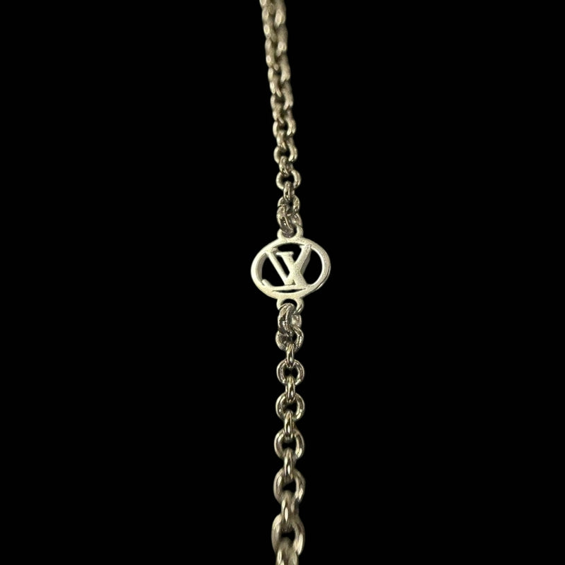 LOUIS VUITTON Essential V Logo Pendant Necklace Silver Alloy Hardware