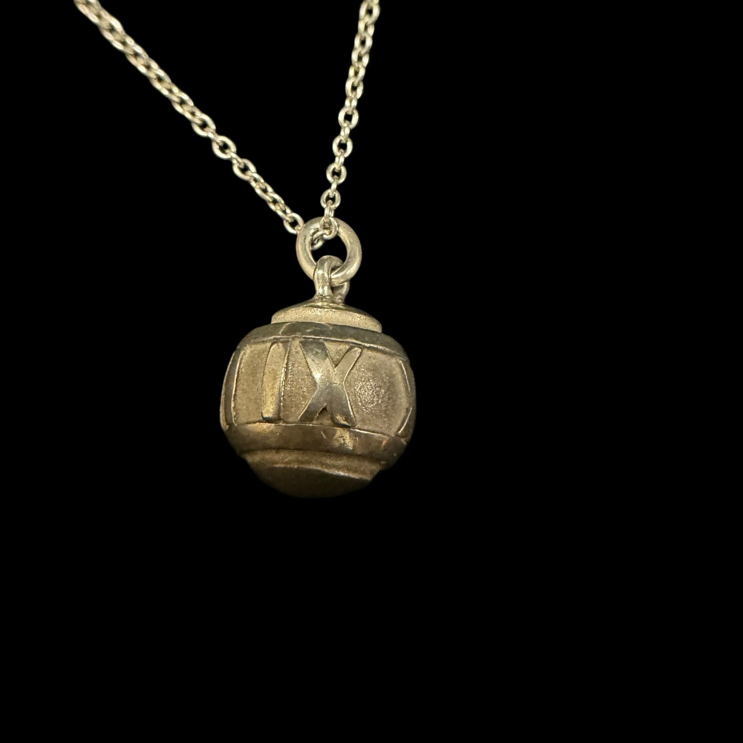 TIFFANY & Co. 925 Sterling Silver Ball Pendant Necklace Fine Chain Minimalist Classic Elegant Design Genuine 925 Silver Accessory