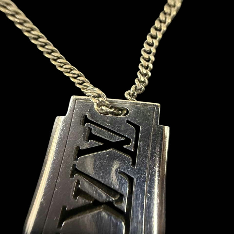 LOUIS VUITTON Collier Plaque LV Logo Pendant Necklace Silver Alloy Hardware