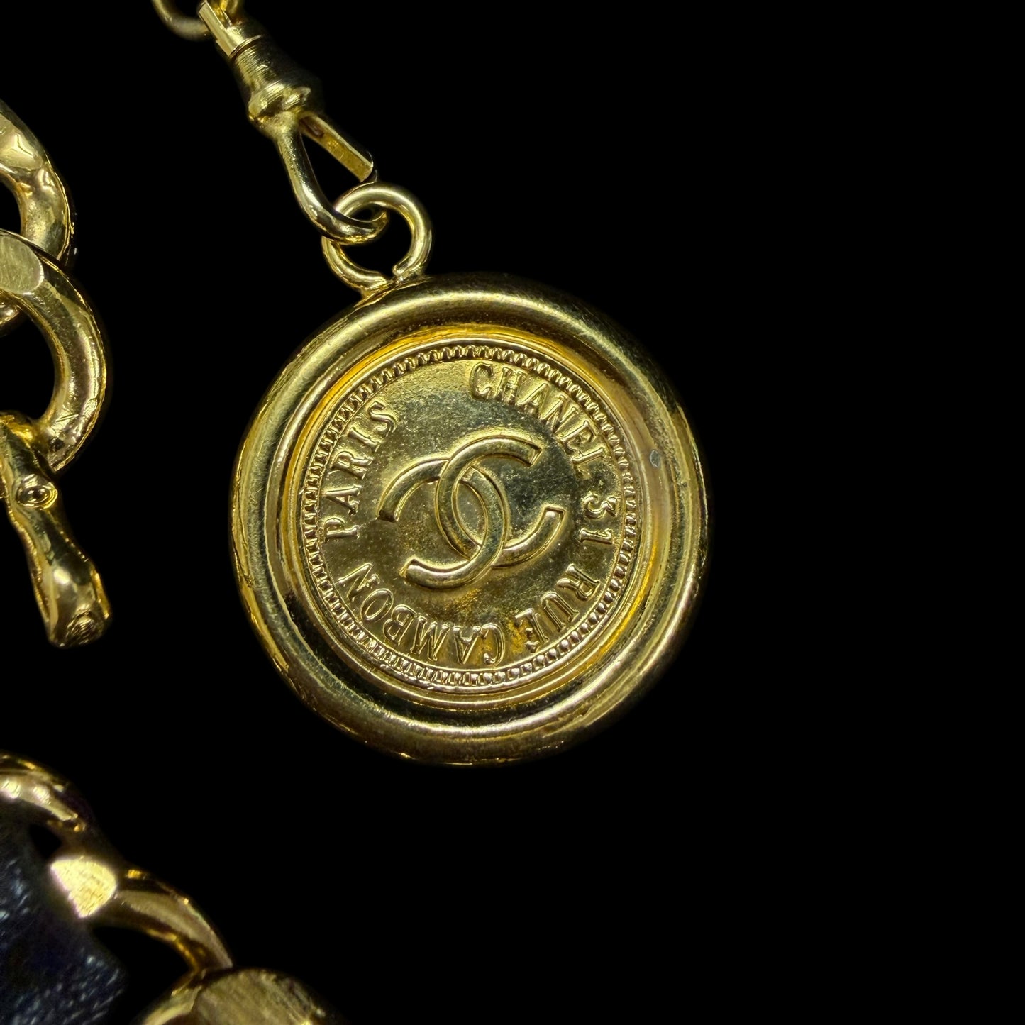CHANEL Classic Lambskin Interwoven Chain Belt Black Leather Gold Hardware CC Logo Round Coin Pendant Vintage Iconic Elegant Outfit Accesory