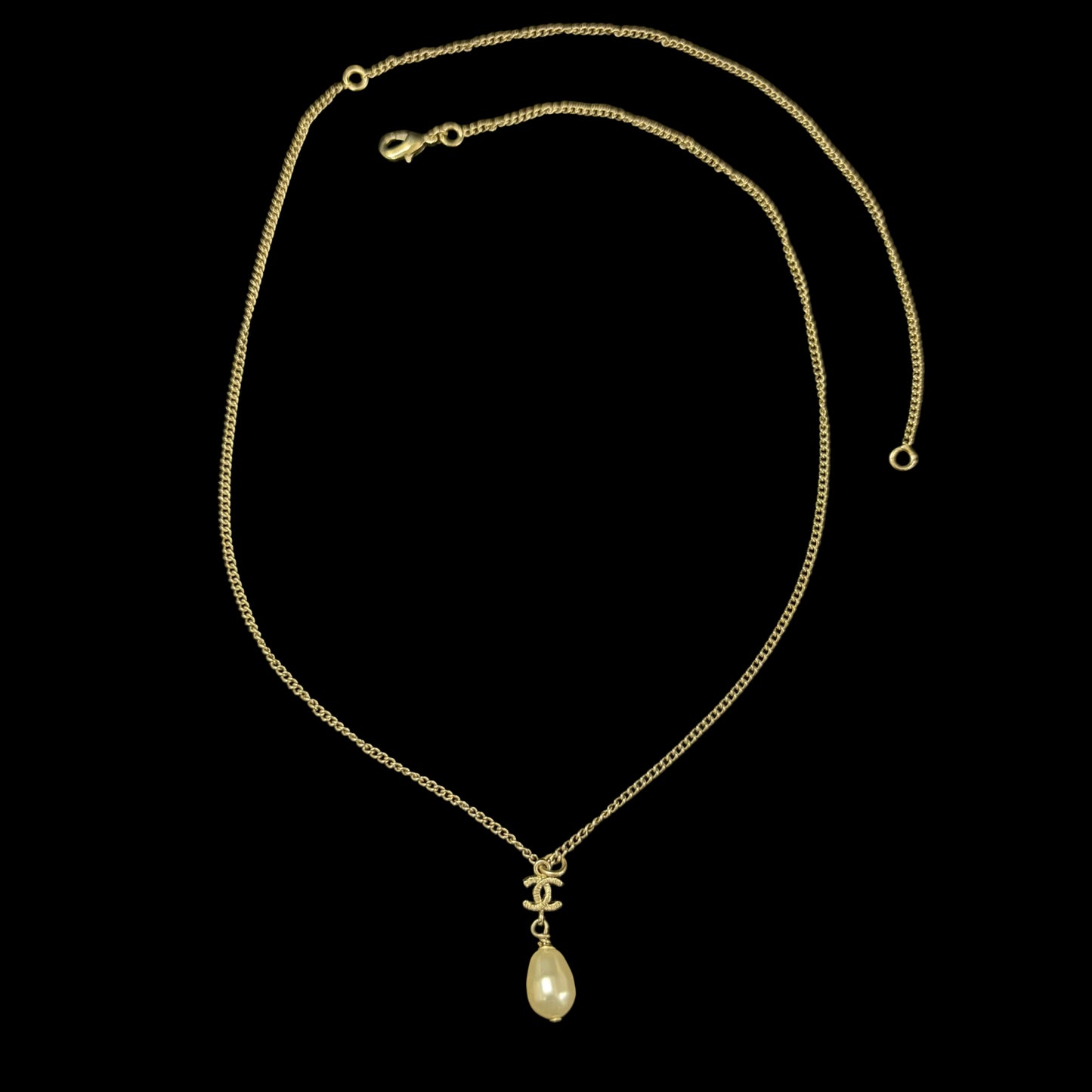 CHANEL CC Logo Irregular Baroque Pearl Drop Necklace Gold Tone Metal Thin Chain Elegant Classic Vintage Design