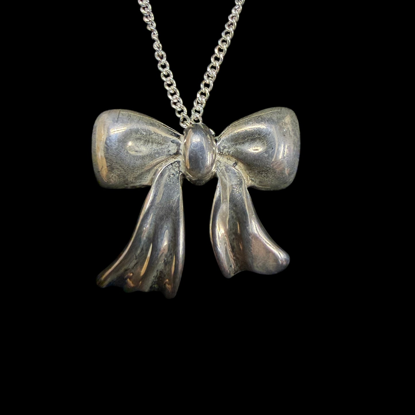 TIFFANY & Co. 925 Sterling Silver Bow Ribbon Pendant Necklace Fine Chain Minimalist Elegant Genuine Classic 925 Silver Accessory