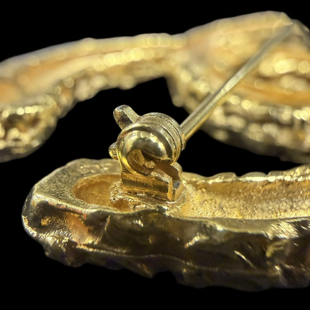 CHANEL CHANEL Brooch, Gold Hardware, CHANEL Gold Alloy Brooch